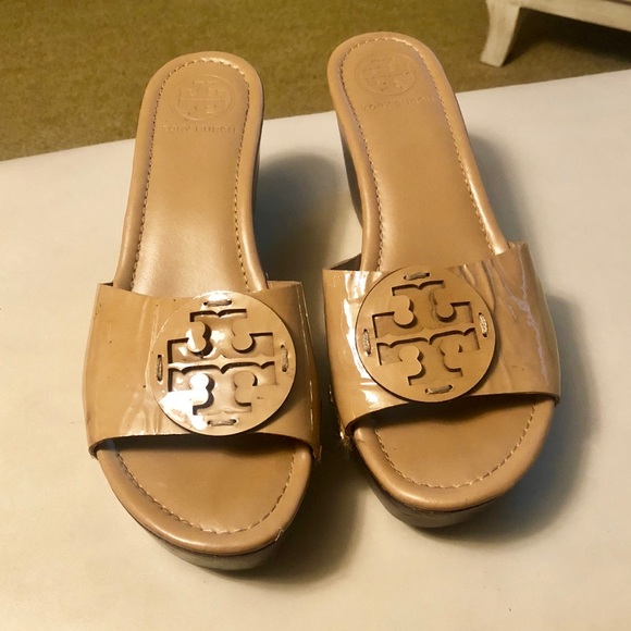 Tory Burch vinyl nude platform - Picture 1 of 3
